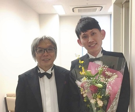 写真　楽屋にて合唱指揮者の山本高栄さんと三澤洋史